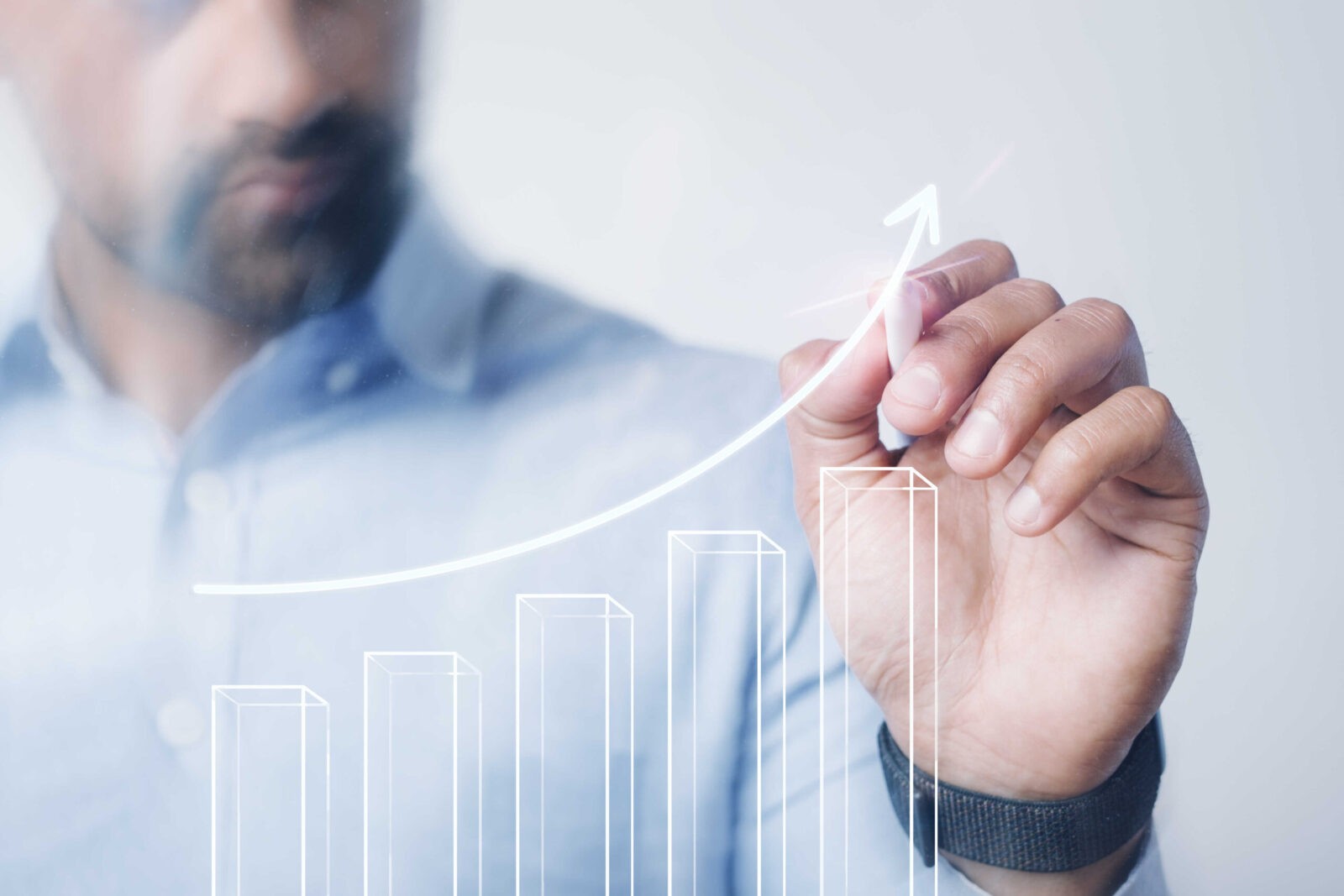 man-giving-business-presentation-using-high-technology-digital-pen_optimized